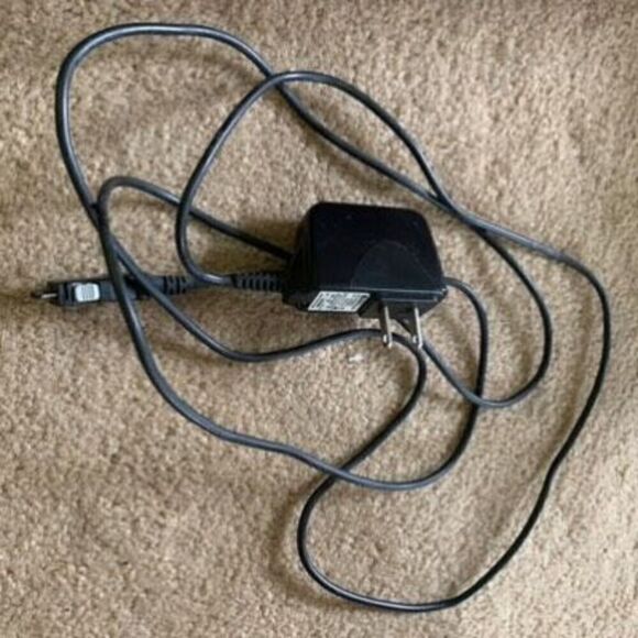 LG Cell Phone AC Adapter Model TA-P01WR - Picture 2 of 7